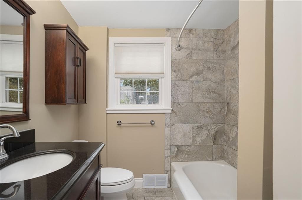 Single Family Residence at 37 Haverford Road, Warwick, photo 17 of 27