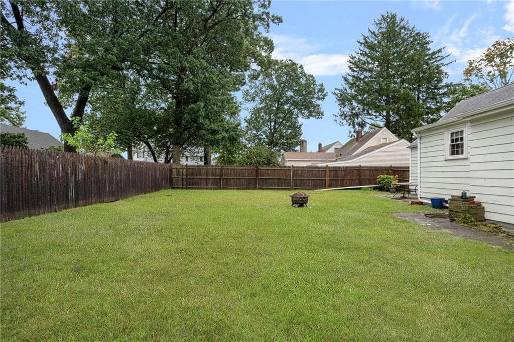 Single Family Residence at 37 Haverford Road, Warwick, photo 26 of 27