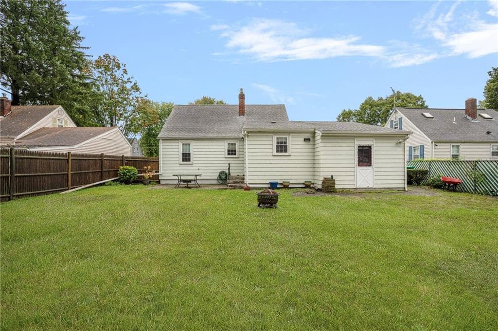 Single Family Residence at 37 Haverford Road, Warwick, photo 22 of 27