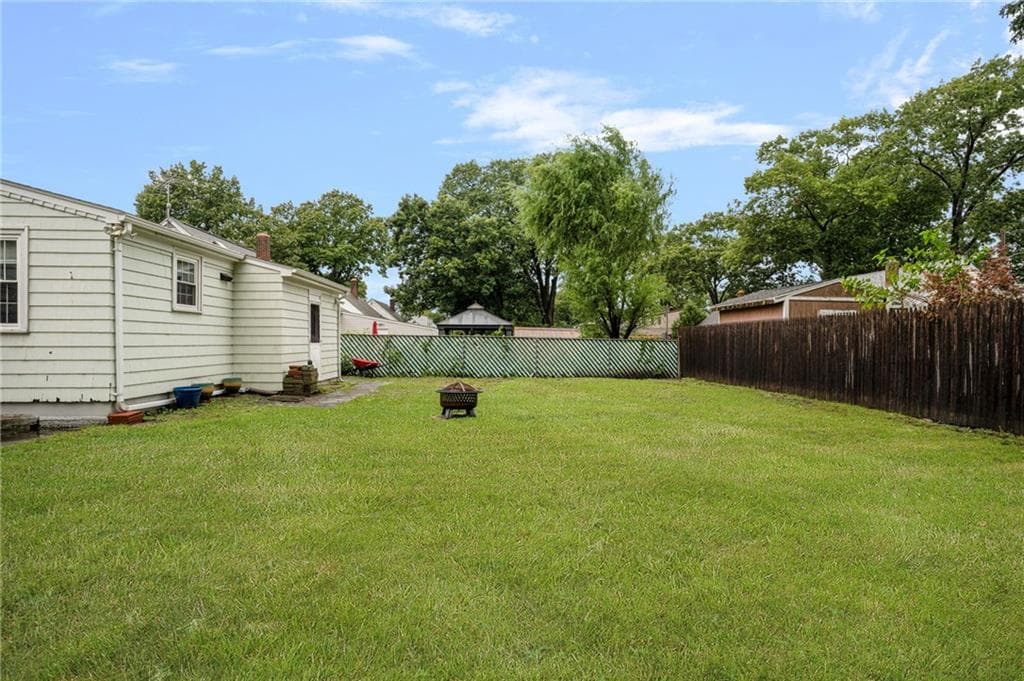 Single Family Residence at 37 Haverford Road, Warwick, photo 24 of 27