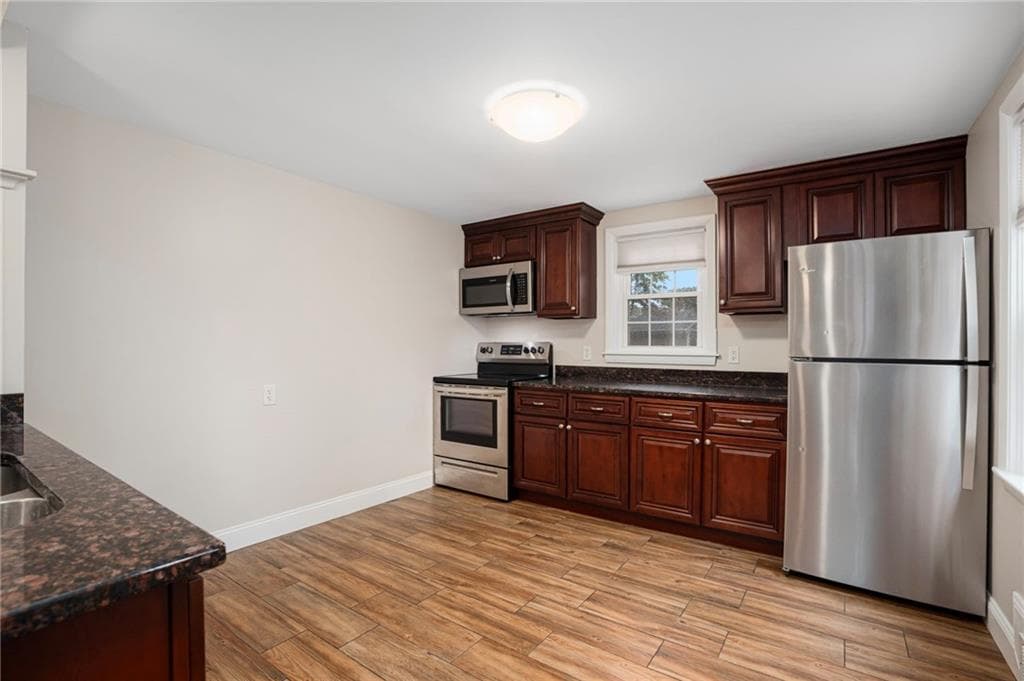 Single Family Residence at 37 Haverford Road, Warwick, photo 10 of 27