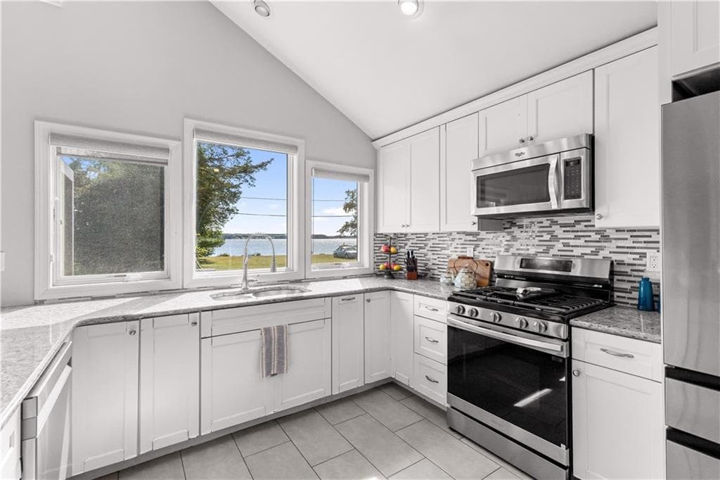 Single Family Residence at 35 Sylvia Drive, Warwick, photo 13 of 30