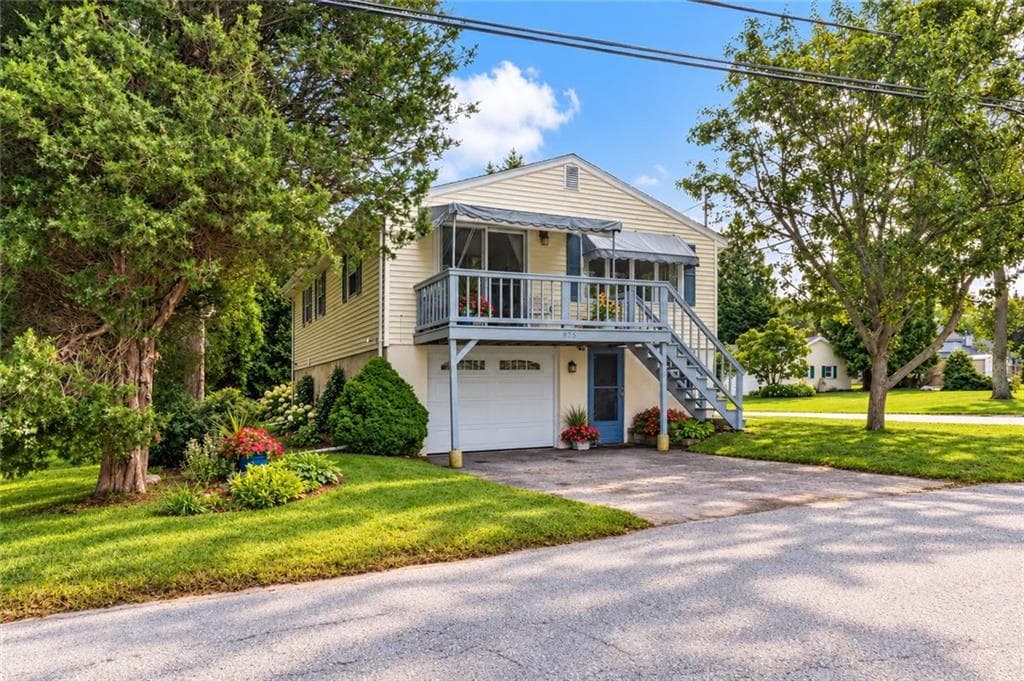 Single Family Residence at 975 Anthony Road, Portsmouth, photo 2 of 38
