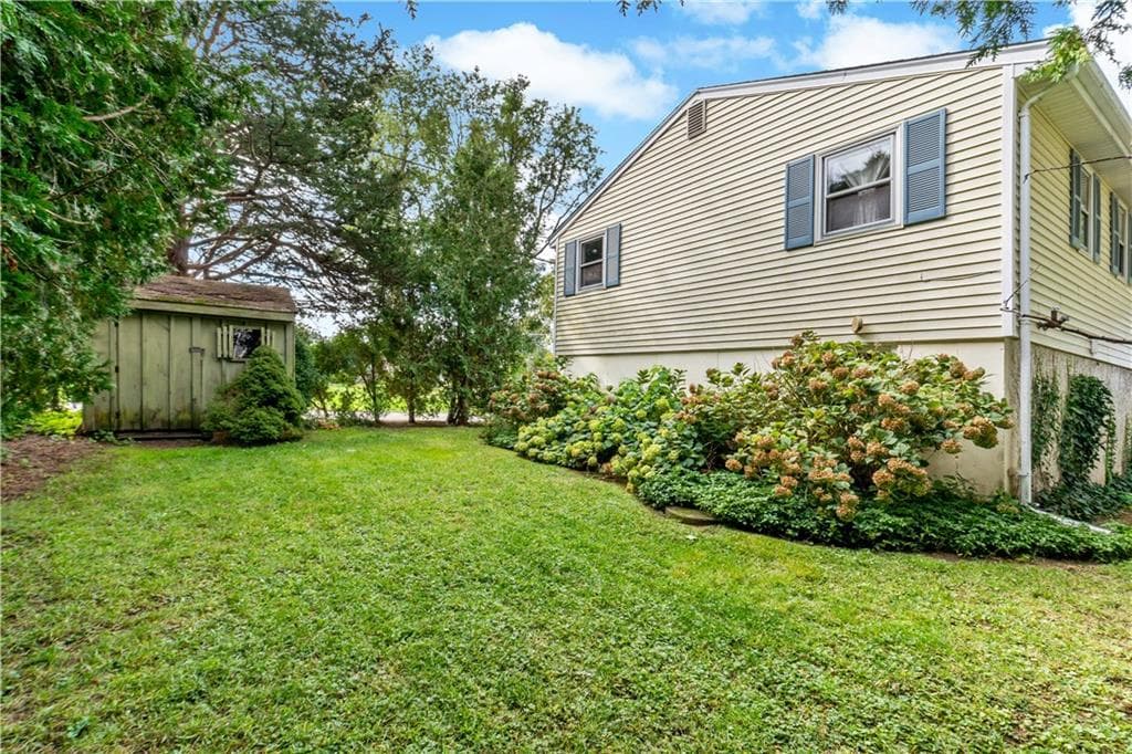 Single Family Residence at 975 Anthony Road, Portsmouth, photo 4 of 38
