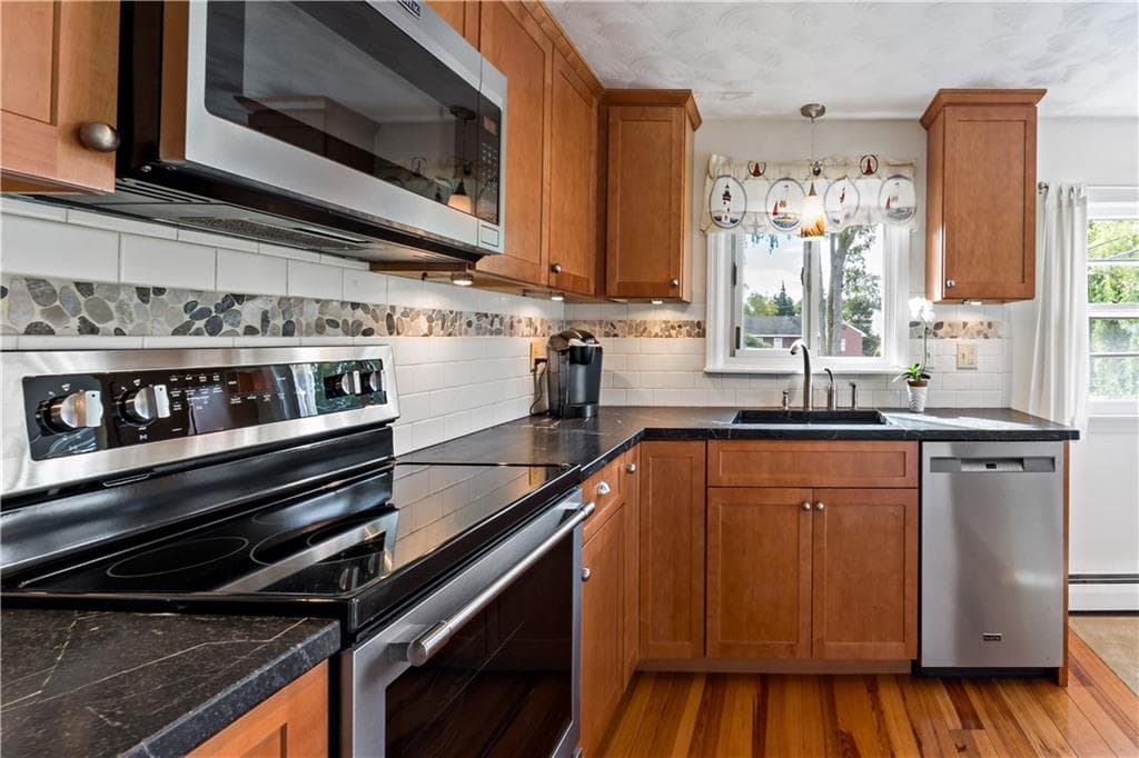 Single Family Residence at 975 Anthony Road, Portsmouth, photo 21 of 38