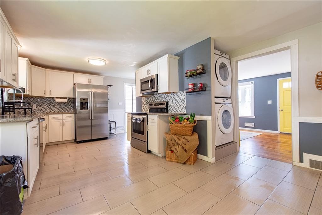 Single Family Residence at 82 Patton Road, Woonsocket, photo 6 of 42