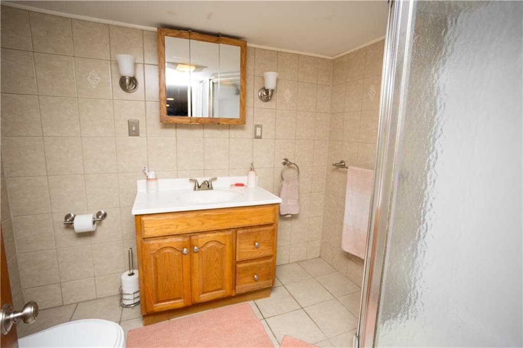 Single Family Residence at 359 Carter Avenue, Pawtucket, photo 12 of 29