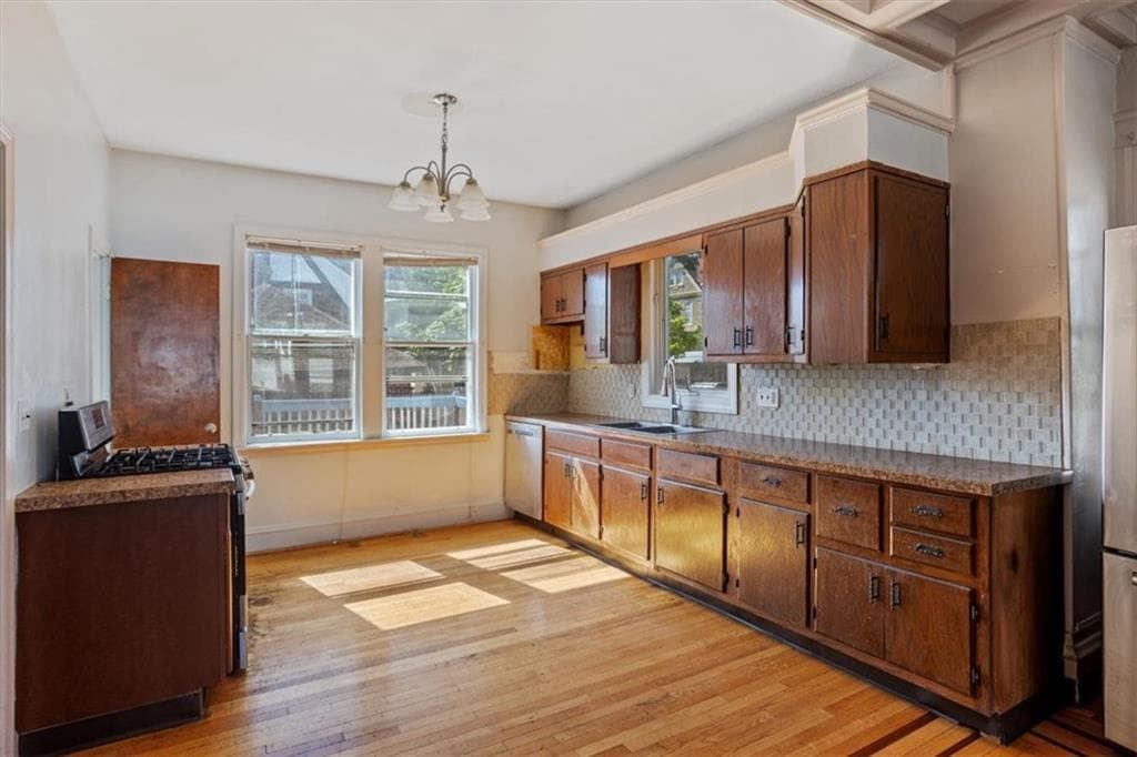 Single Family Residence at 246 Lenox Avenue, Providence, photo 13 of 49