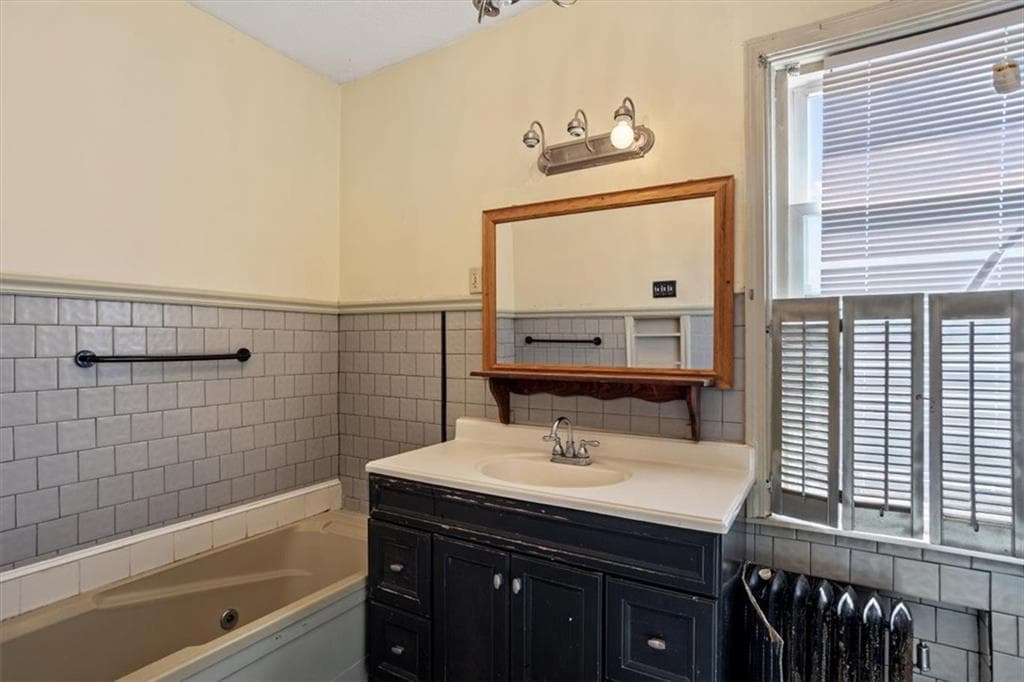 Single Family Residence at 246 Lenox Avenue, Providence, photo 20 of 49
