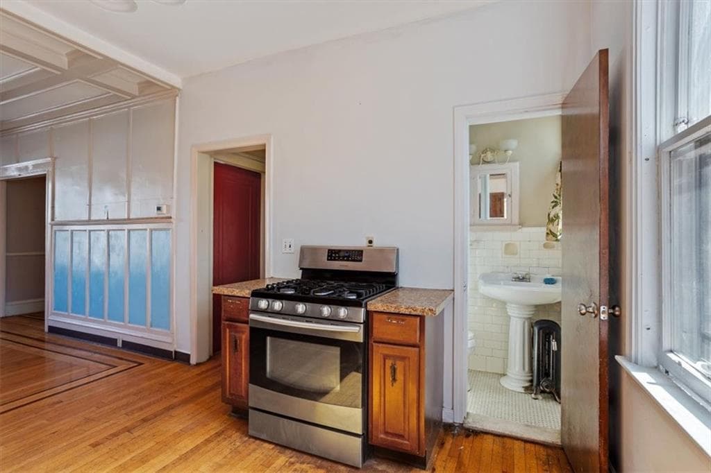 Single Family Residence at 246 Lenox Avenue, Providence, photo 15 of 49