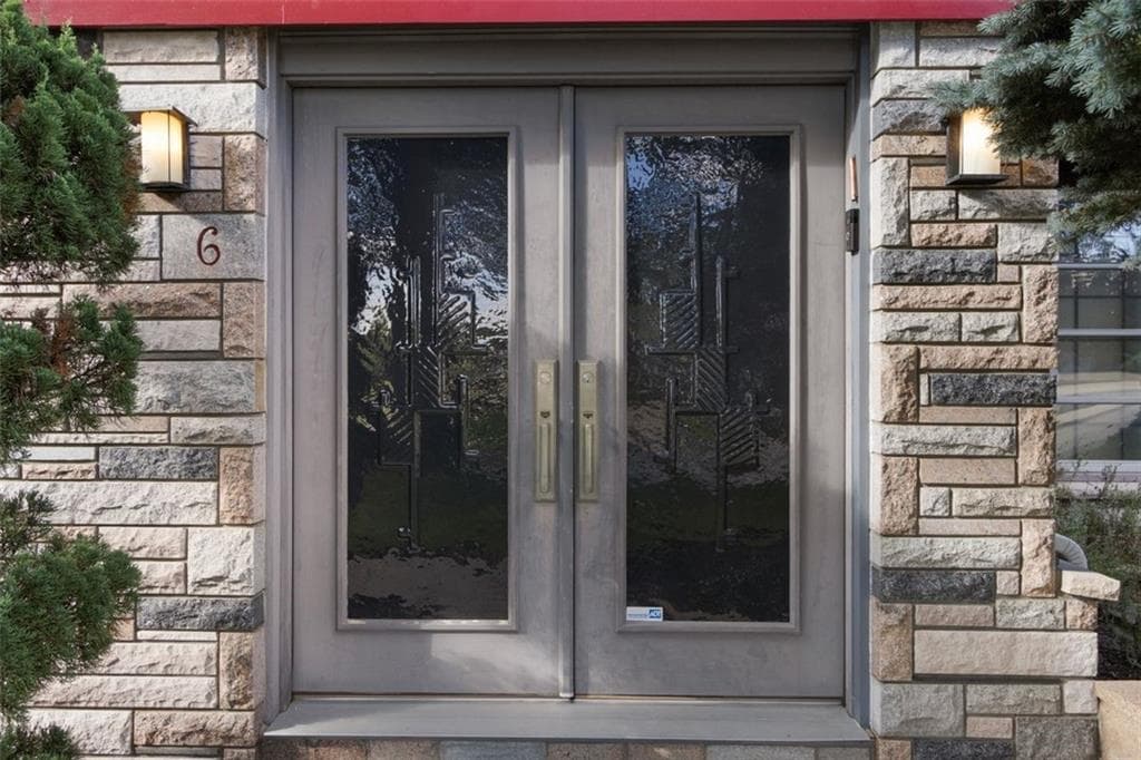 Single Family Residence at 6 Cold Brook Court, Cranston, photo 5 of 50