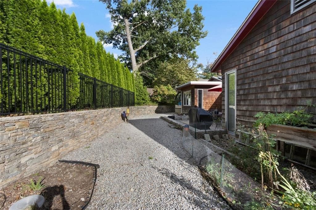 Single Family Residence at 6 Cold Brook Court, Cranston, photo 15 of 50