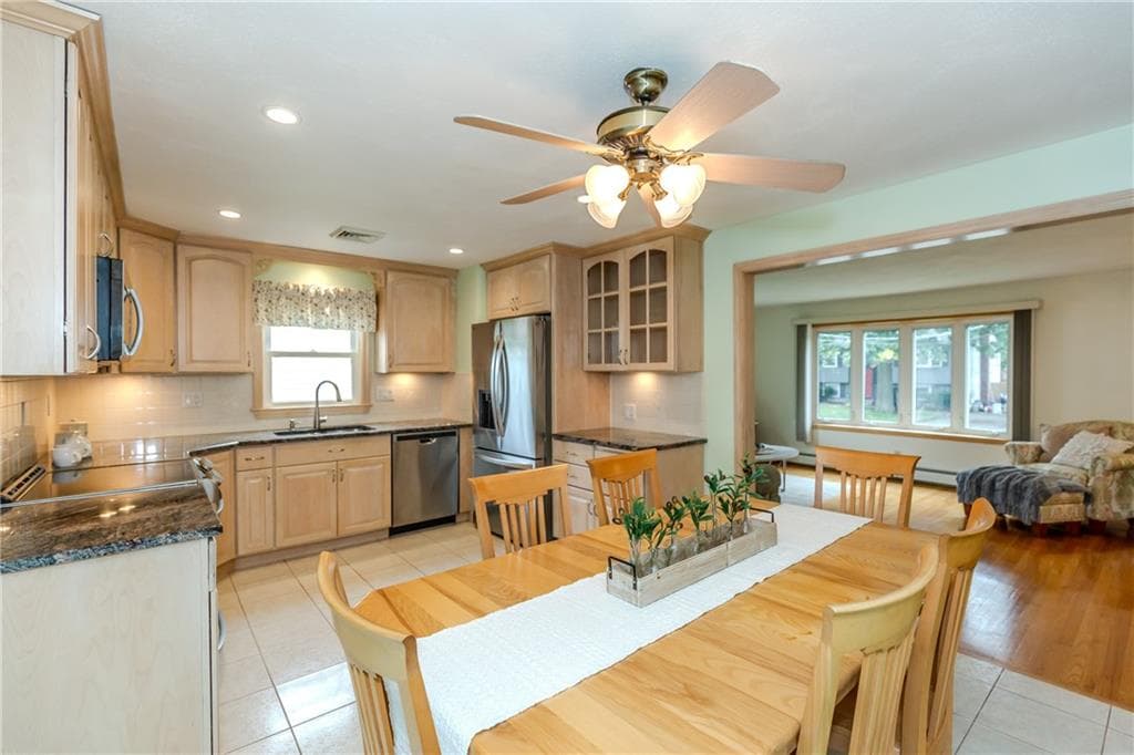 Single Family Residence at 159 Hanover Street, Warwick, photo 9 of 34