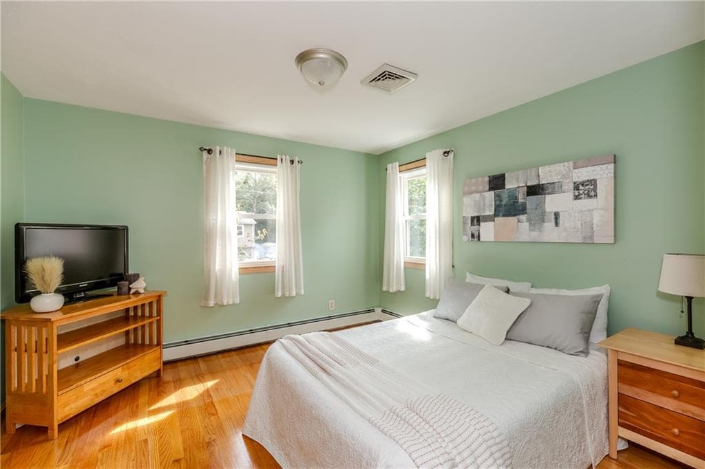 Single Family Residence at 159 Hanover Street, Warwick, photo 15 of 34
