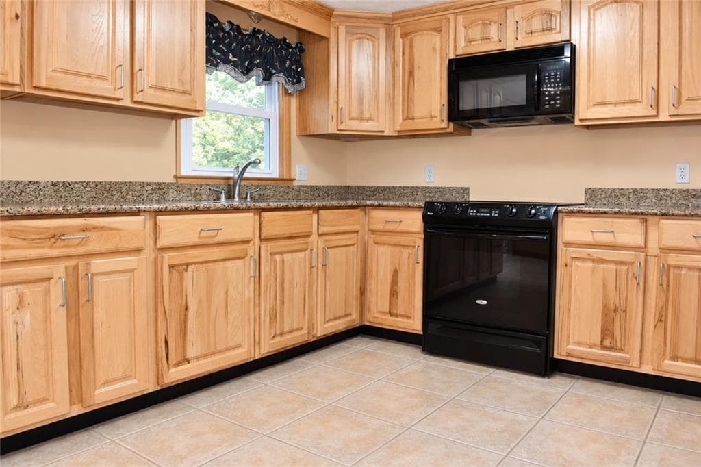 Single Family Residence at Coventry, photo 11 of 36