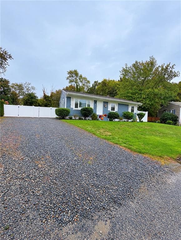 Single Family Residence at 31 Regina Drive, Johnston, photo 4 of 26