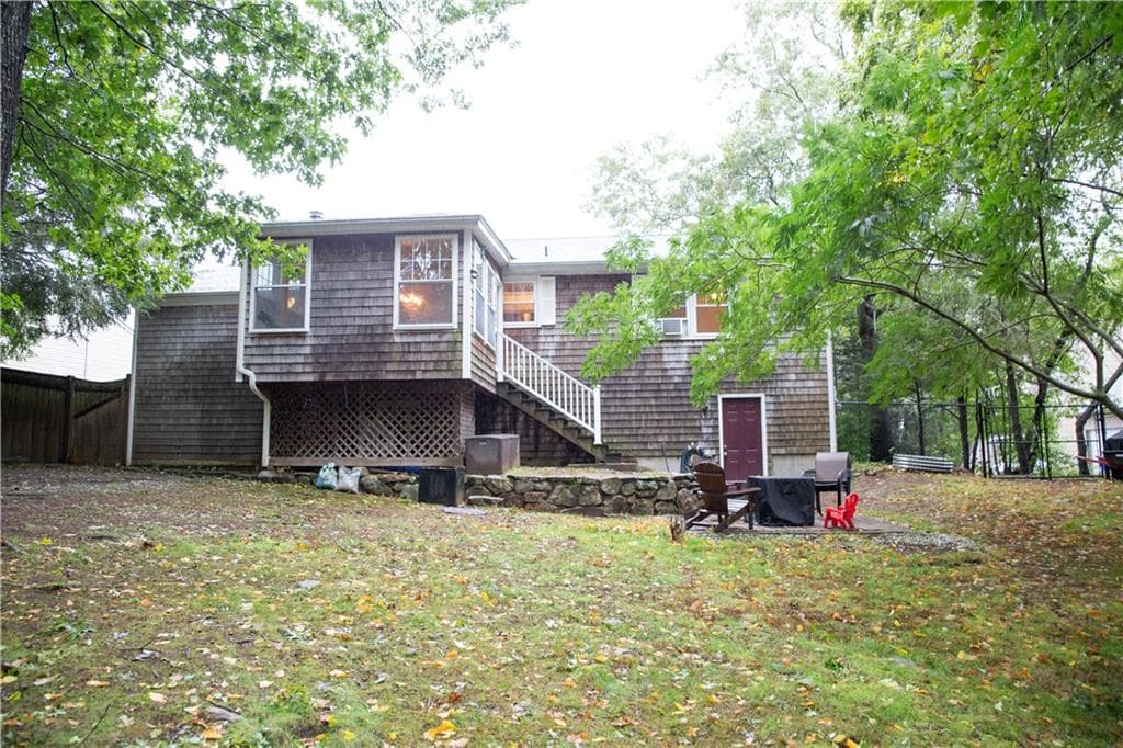 Single Family Residence at 13 Sleepy Hollow Court, Westerly, photo 2 of 24