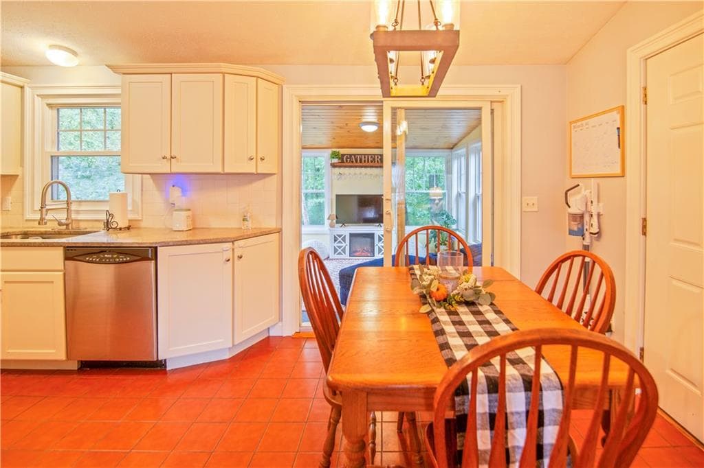 Single Family Residence at 13 Sleepy Hollow Court, Westerly, photo 4 of 24