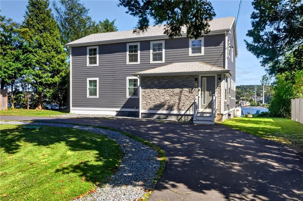 Single Family Residence at 3 Narragansett Boulevard, Portsmouth, photo 2 of 48