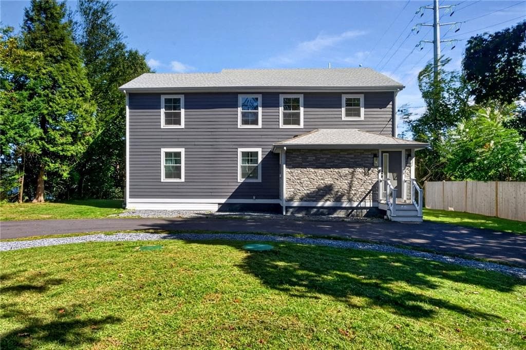 Single Family Residence at 3 Narragansett Boulevard, Portsmouth, photo 3 of 48