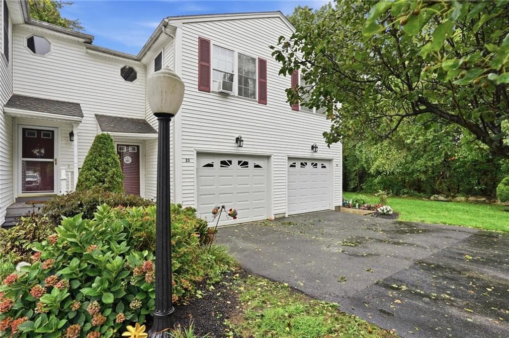Condominium at 612 Smithfield Road UNIT D23, North Providence, photo 2 of 27