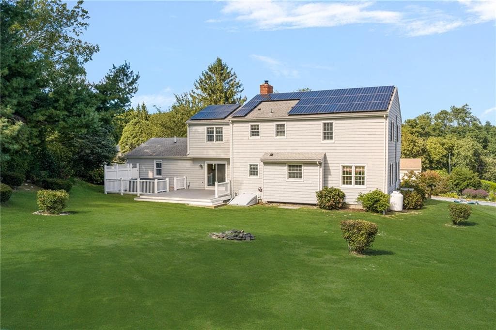 Single Family Residence at 65 Sunrise Drive, Portsmouth, photo 6 of 49