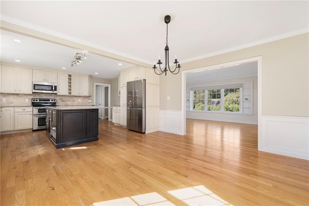 Single Family Residence at 65 Sunrise Drive, Portsmouth, photo 16 of 49