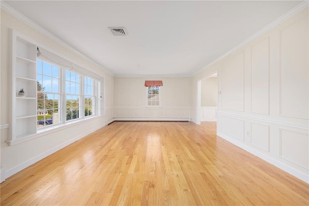 Single Family Residence at 65 Sunrise Drive, Portsmouth, photo 12 of 49
