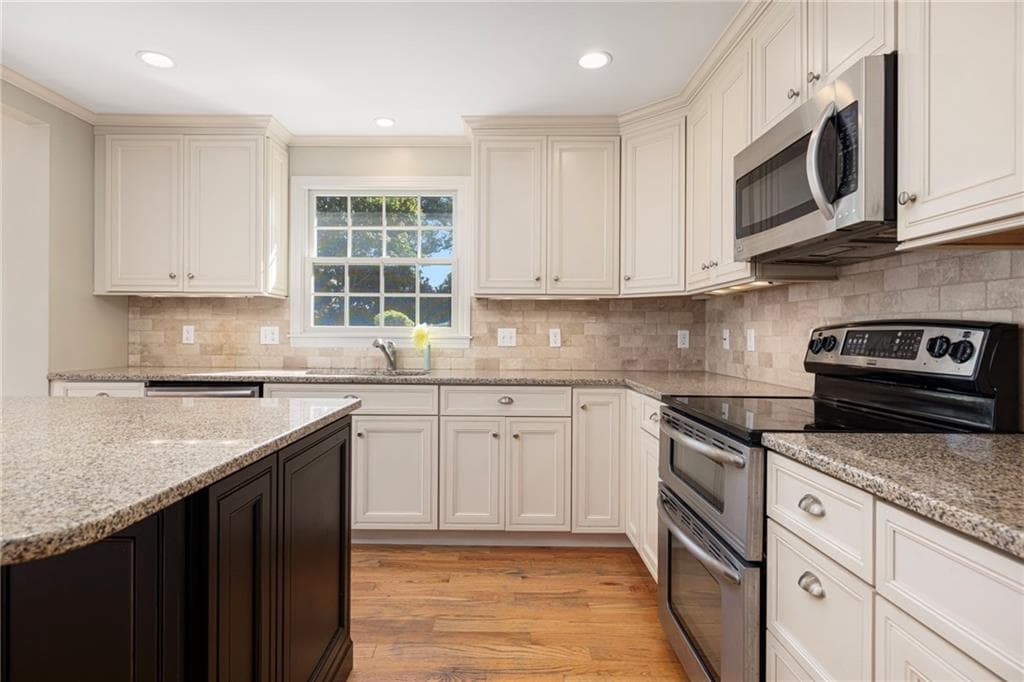 Single Family Residence at 65 Sunrise Drive, Portsmouth, photo 20 of 49
