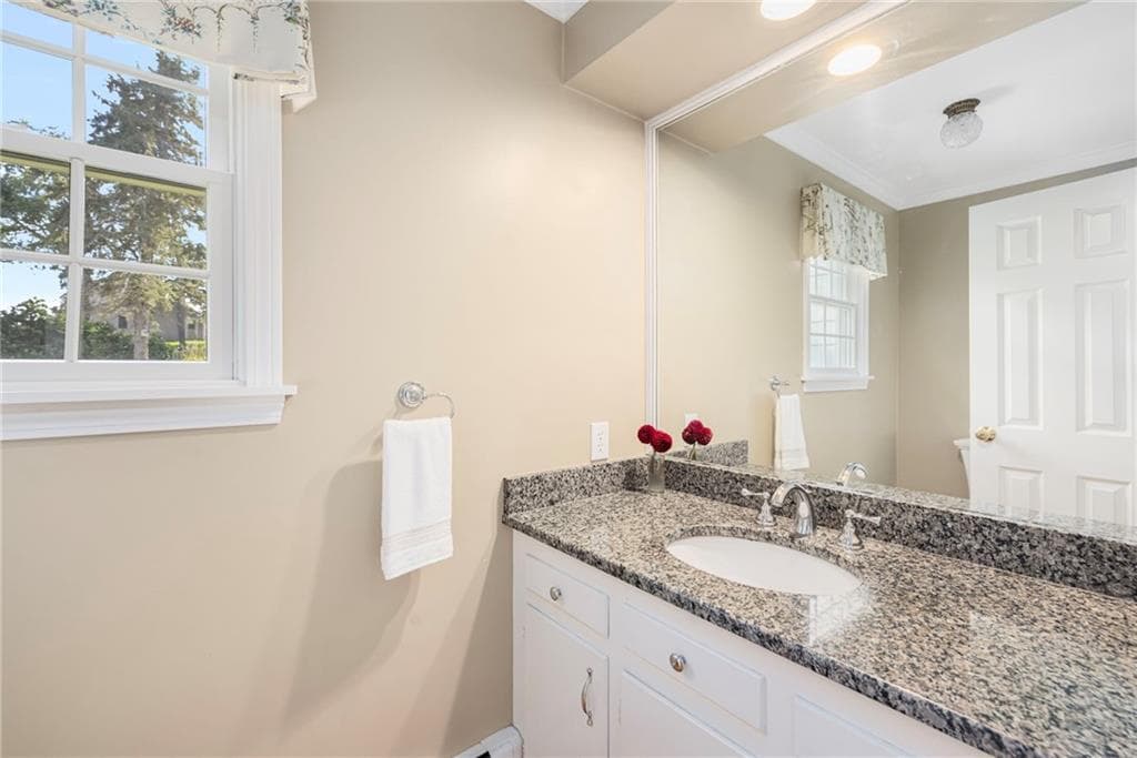 Single Family Residence at 65 Sunrise Drive, Portsmouth, photo 24 of 49