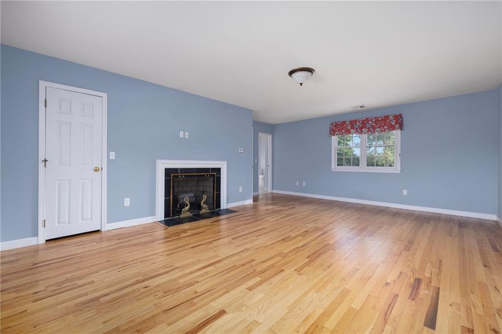 Single Family Residence at 65 Sunrise Drive, Portsmouth, photo 33 of 49