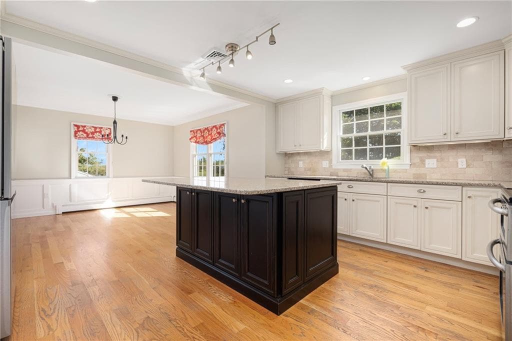 Single Family Residence at 65 Sunrise Drive, Portsmouth, photo 19 of 49