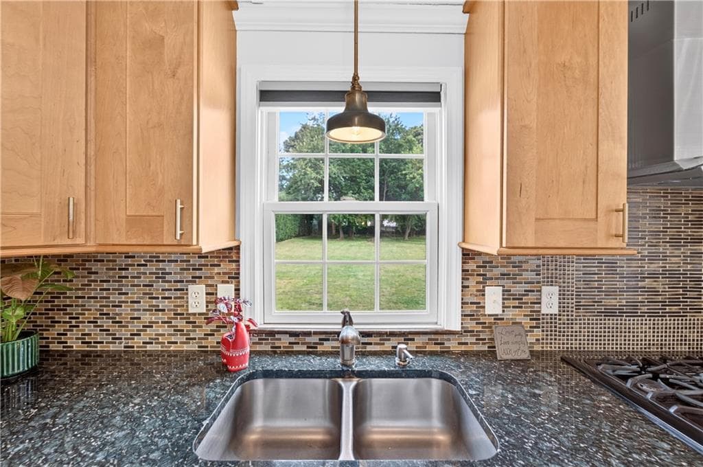 Single Family Residence at 112 Greenwich Avenue, Warwick, photo 6 of 40