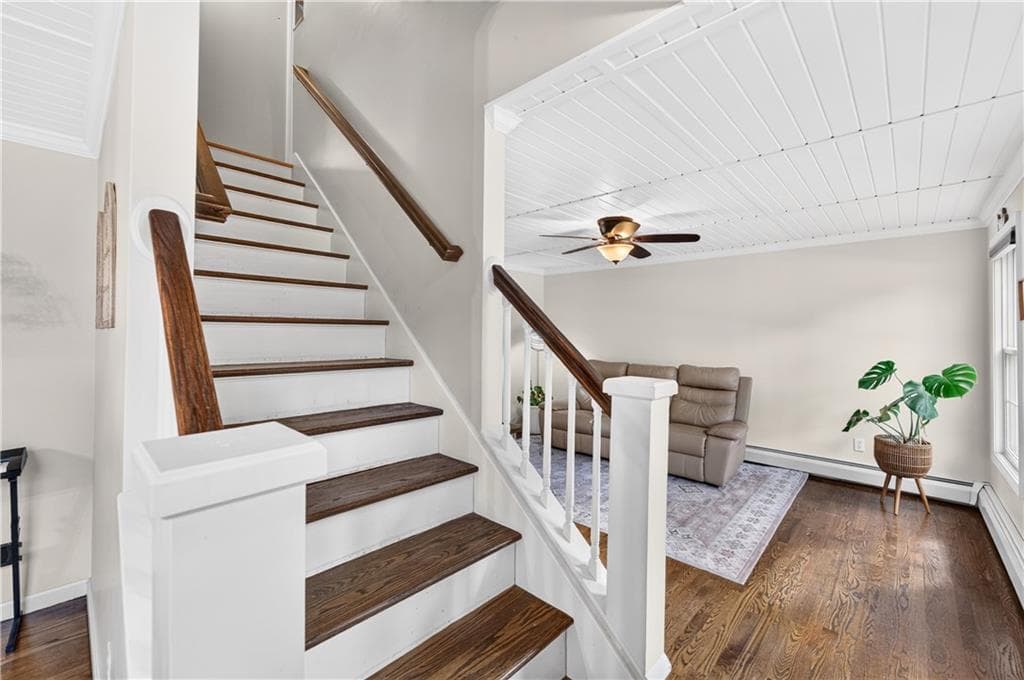 Single Family Residence at 112 Greenwich Avenue, Warwick, photo 16 of 40