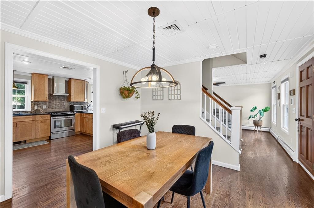 Single Family Residence at 112 Greenwich Avenue, Warwick, photo 10 of 40