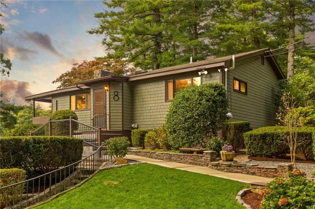 Single Family Residence at 8 Fountain Spring Lane, Johnston, photo 23 of 27