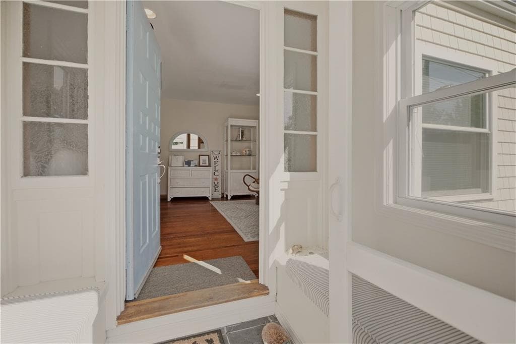 Single Family Residence at 91 Easton Avenue, Portsmouth, photo 2 of 39