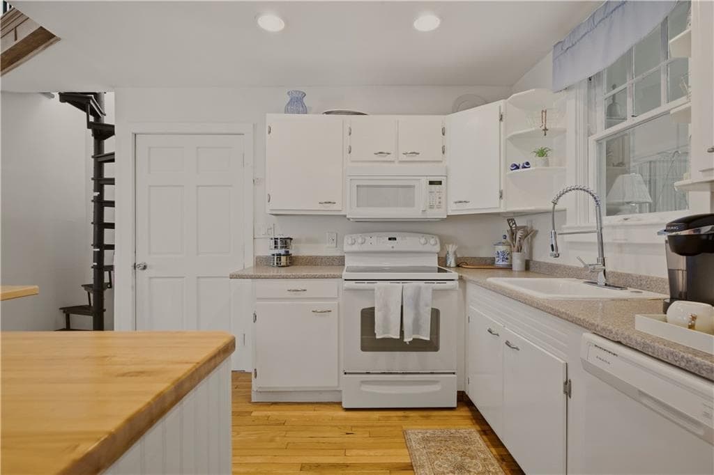 Single Family Residence at 91 Easton Avenue, Portsmouth, photo 10 of 39
