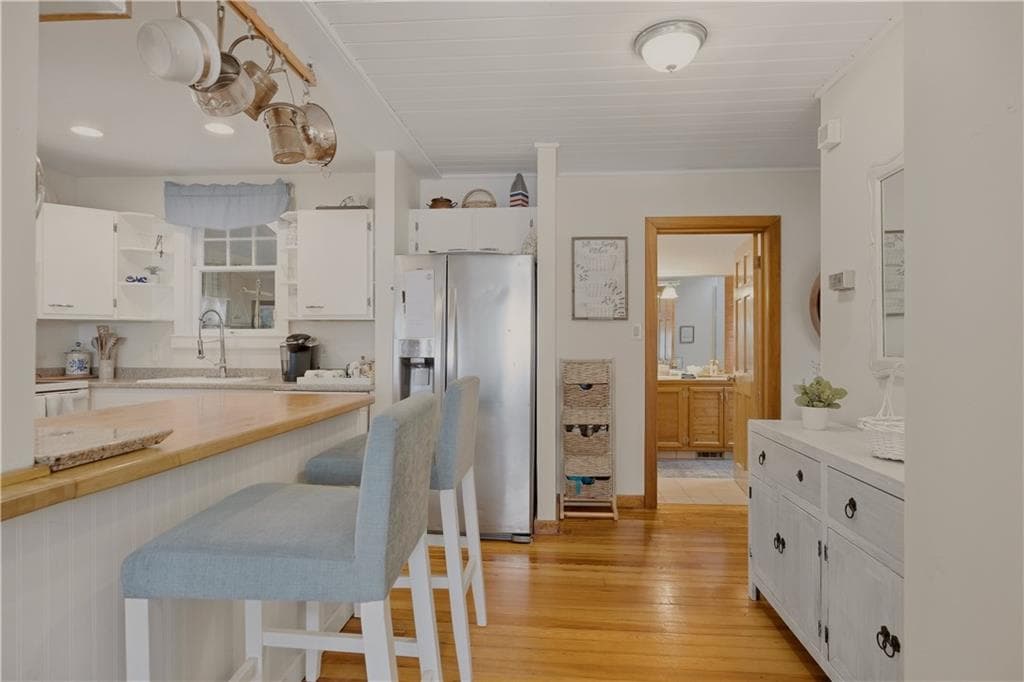 Single Family Residence at 91 Easton Avenue, Portsmouth, photo 8 of 39