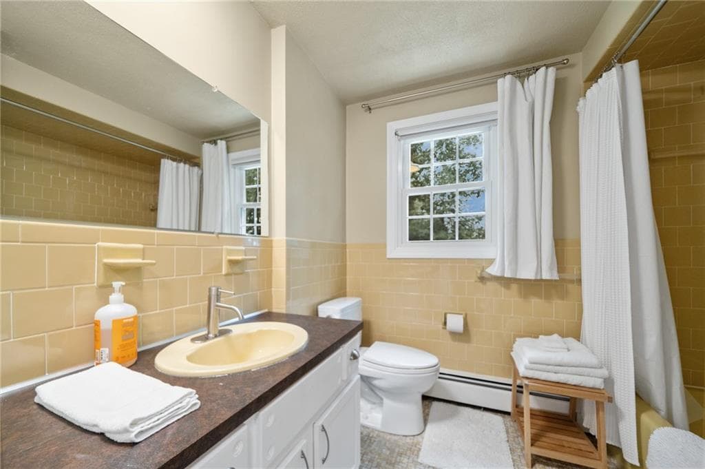 Single Family Residence at 27 Country View Drive, Johnston, photo 27 of 42