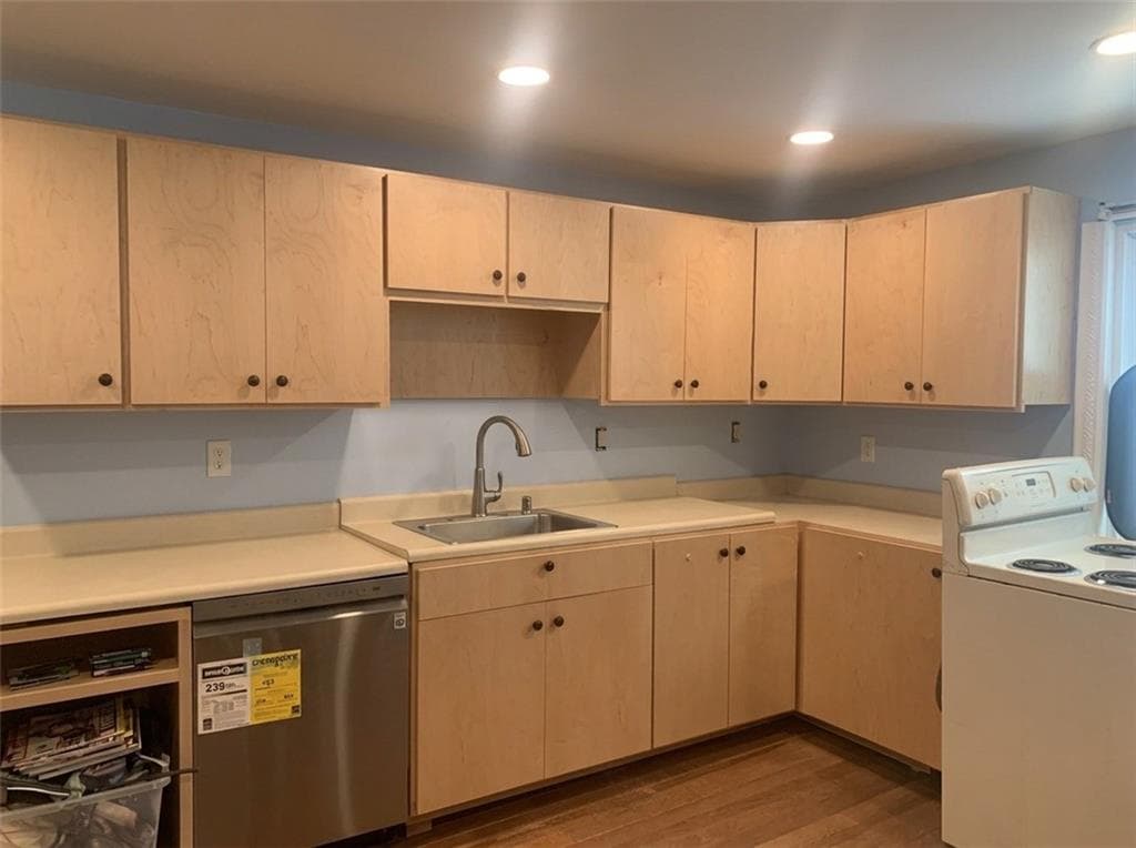 Single Family Residence at 1176 Mendon Road, Woonsocket, photo 3 of 12