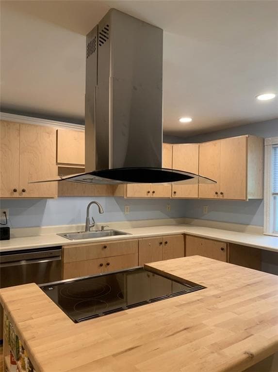 Single Family Residence at 1176 Mendon Road, Woonsocket, photo 4 of 12