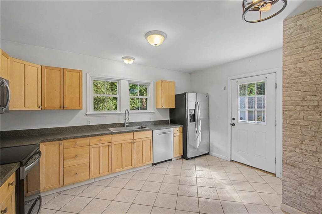 Single Family Residence at 327 Church Street, Richmond, photo 8 of 40
