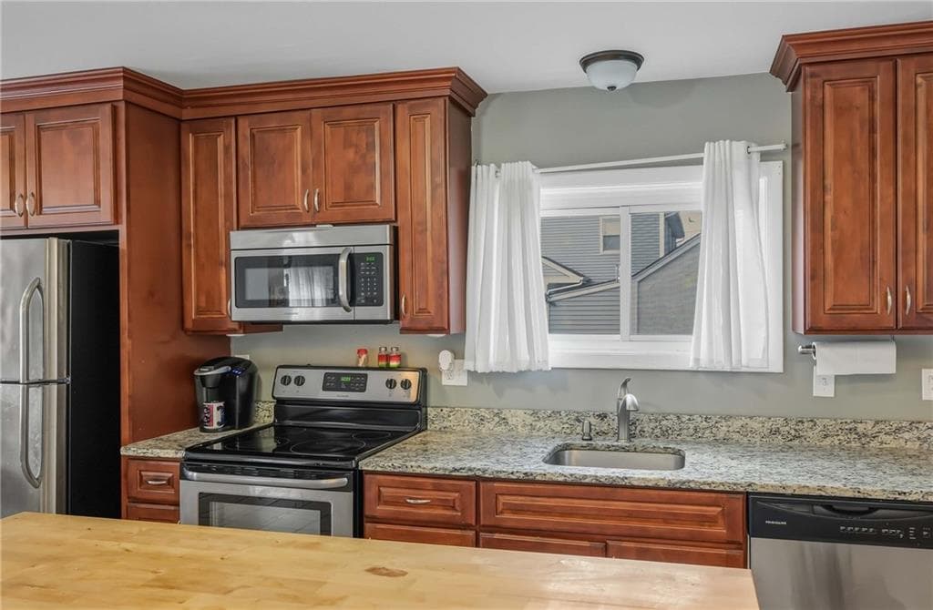 Single Family Residence at 28 Gardner Street, Pawtucket, photo 6 of 21