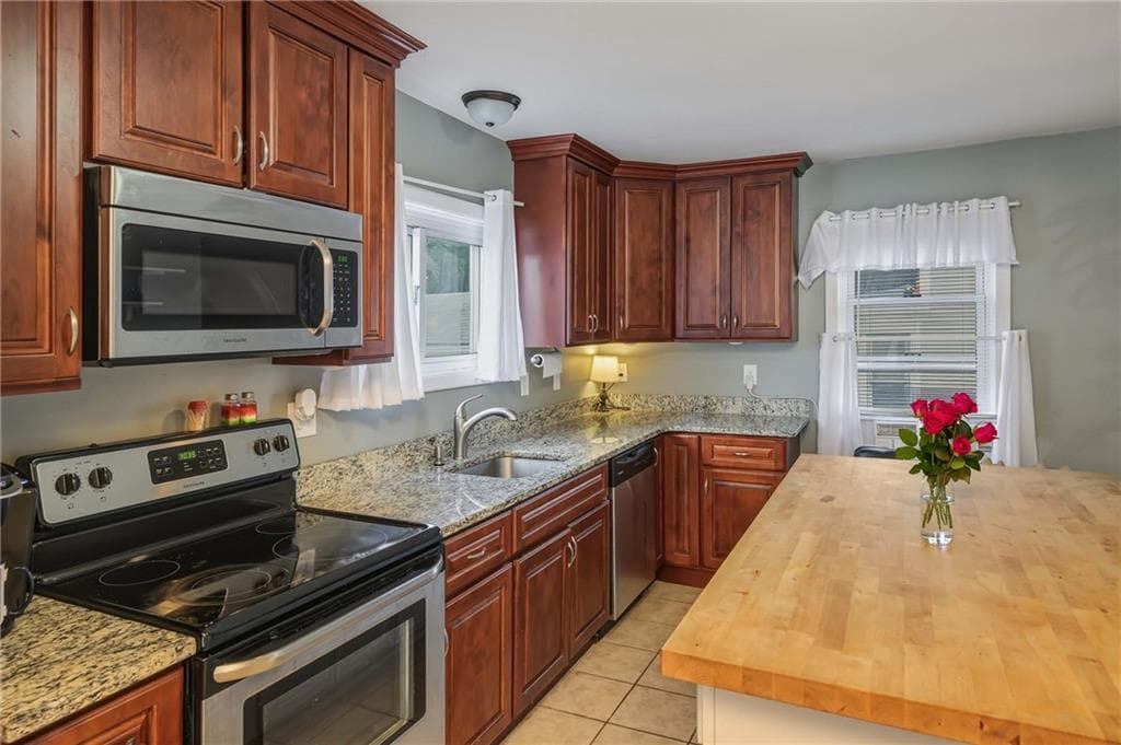 Single Family Residence at 28 Gardner Street, Pawtucket, photo 5 of 21
