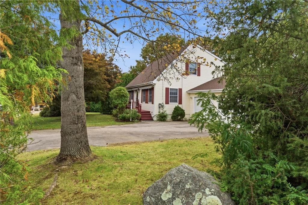 Single Family Residence at 11 Eddy Drive, Westerly, photo 6 of 47
