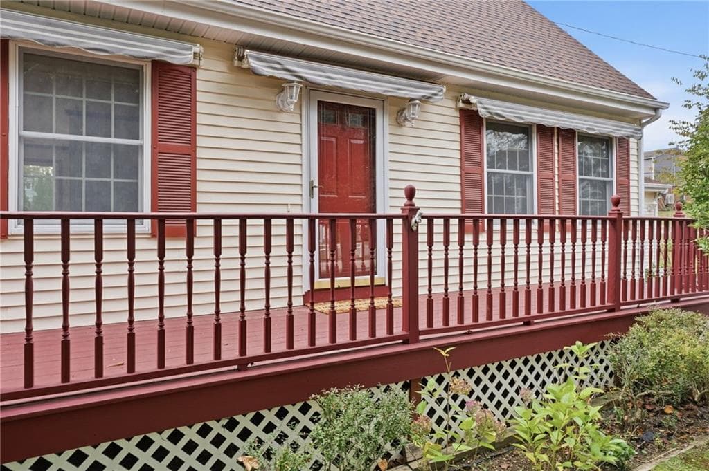 Single Family Residence at 11 Eddy Drive, Westerly, photo 4 of 47