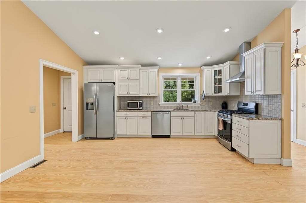 Single Family Residence at 38 Small Pox Trail, Richmond, photo 12 of 40