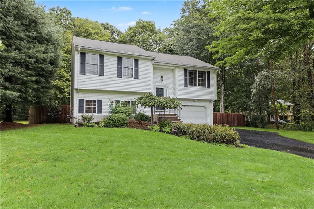 Single Family Residence at 84 Red Maple Terrace, North Kingstown, photo 2 of 40