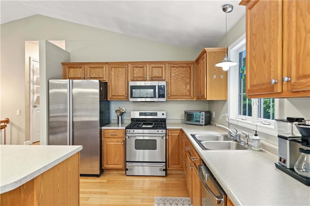 Single Family Residence at 84 Red Maple Terrace, North Kingstown, photo 15 of 40